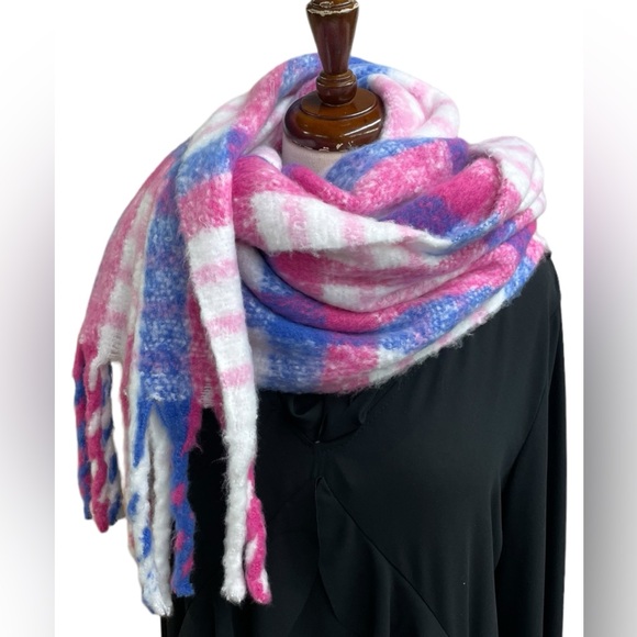 Steve Madden ultra soft thick plaid blanket scarf - Picture 3 of 11